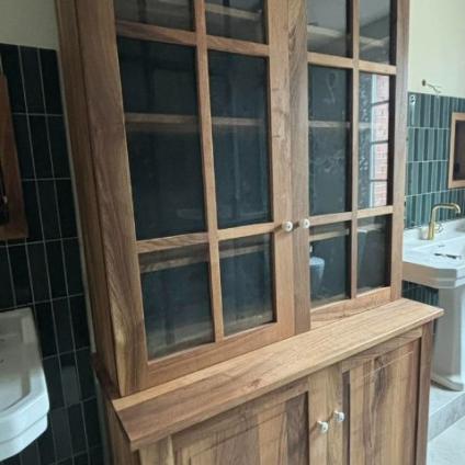 Fabrication de mobilier sur mesure en Noyer massif