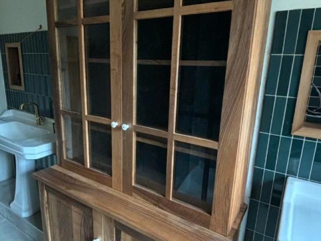 Fabrication de mobilier sur mesure en Noyer massif